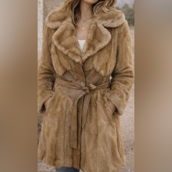 1960s Vintage Accentuated Waist Belted Leather + Fur Coat - Picture 3 of 3